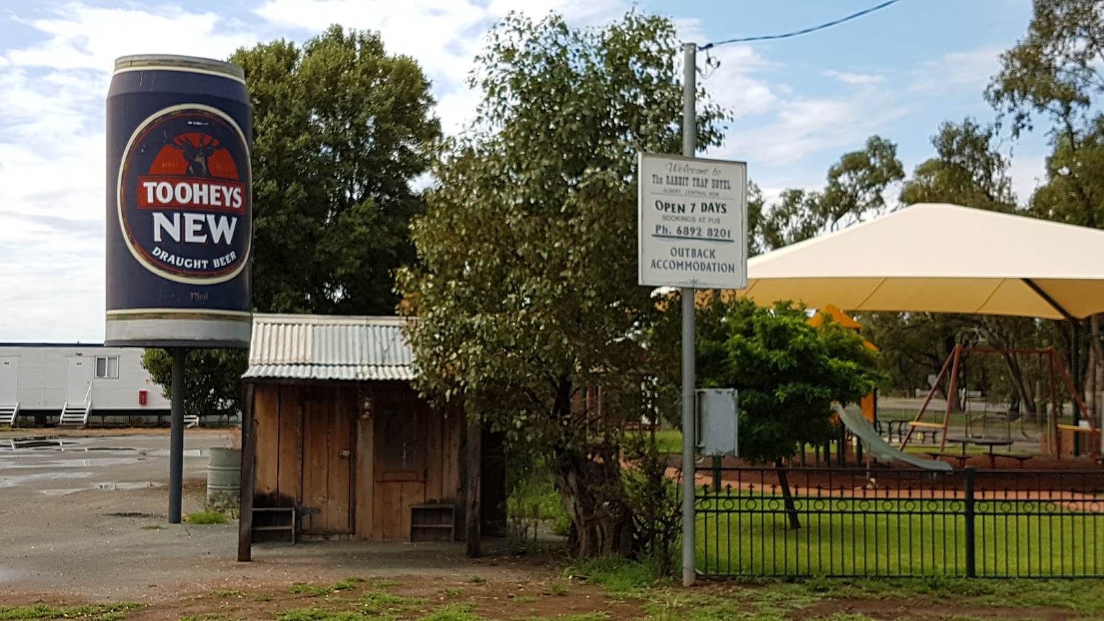Rabbit Trap Hotel in Albert - photo 5