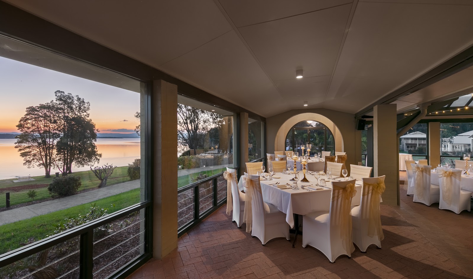 Rafferty's by the Lake in Cams Wharf - photo 5