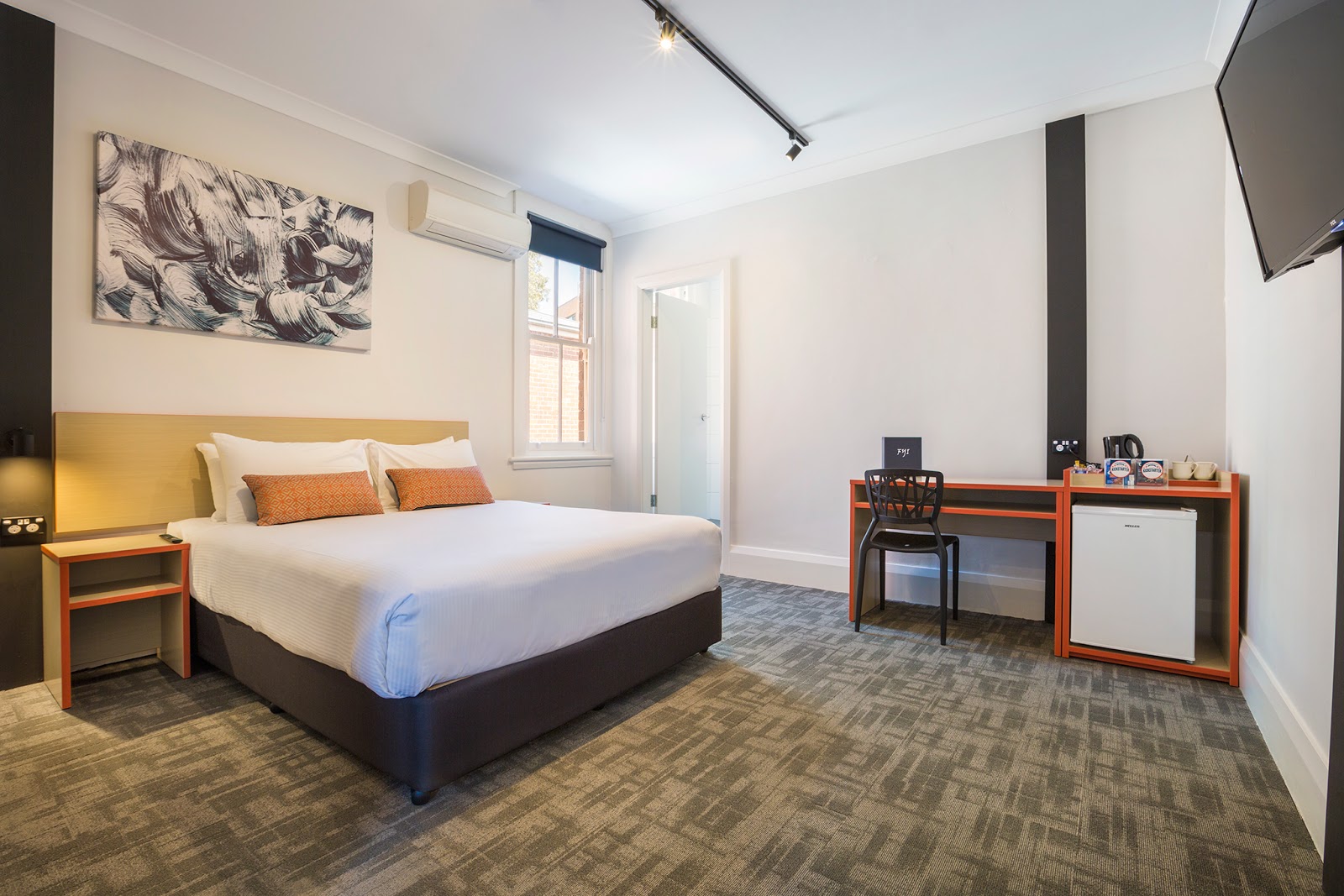 Regents Park Hotel in Regents Park - photo 9