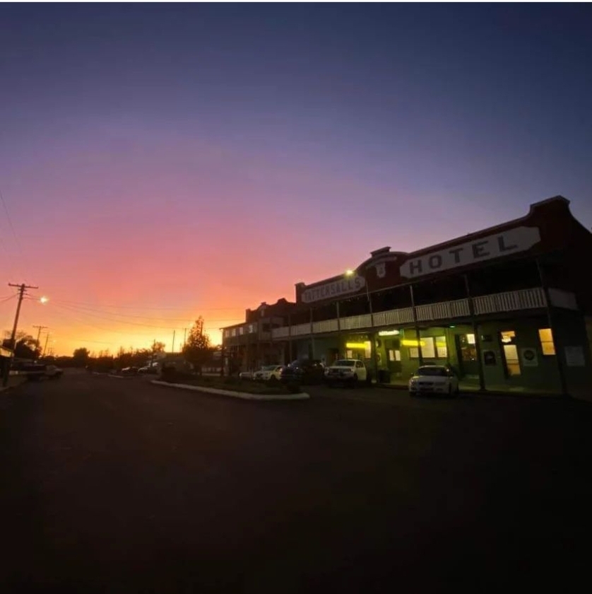 Reggies Tattersalls Hotel in Baradine - photo 3