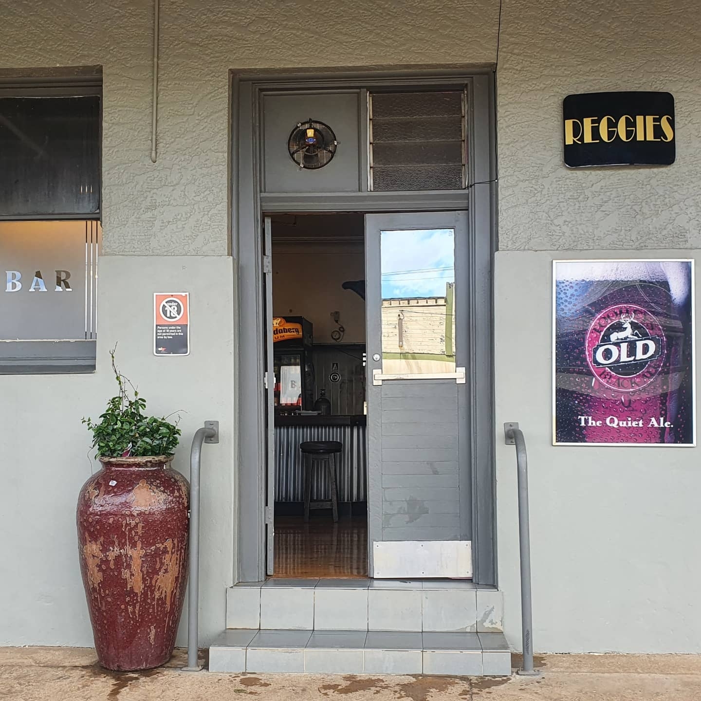 Reggies Tattersalls Hotel in Baradine - photo 6