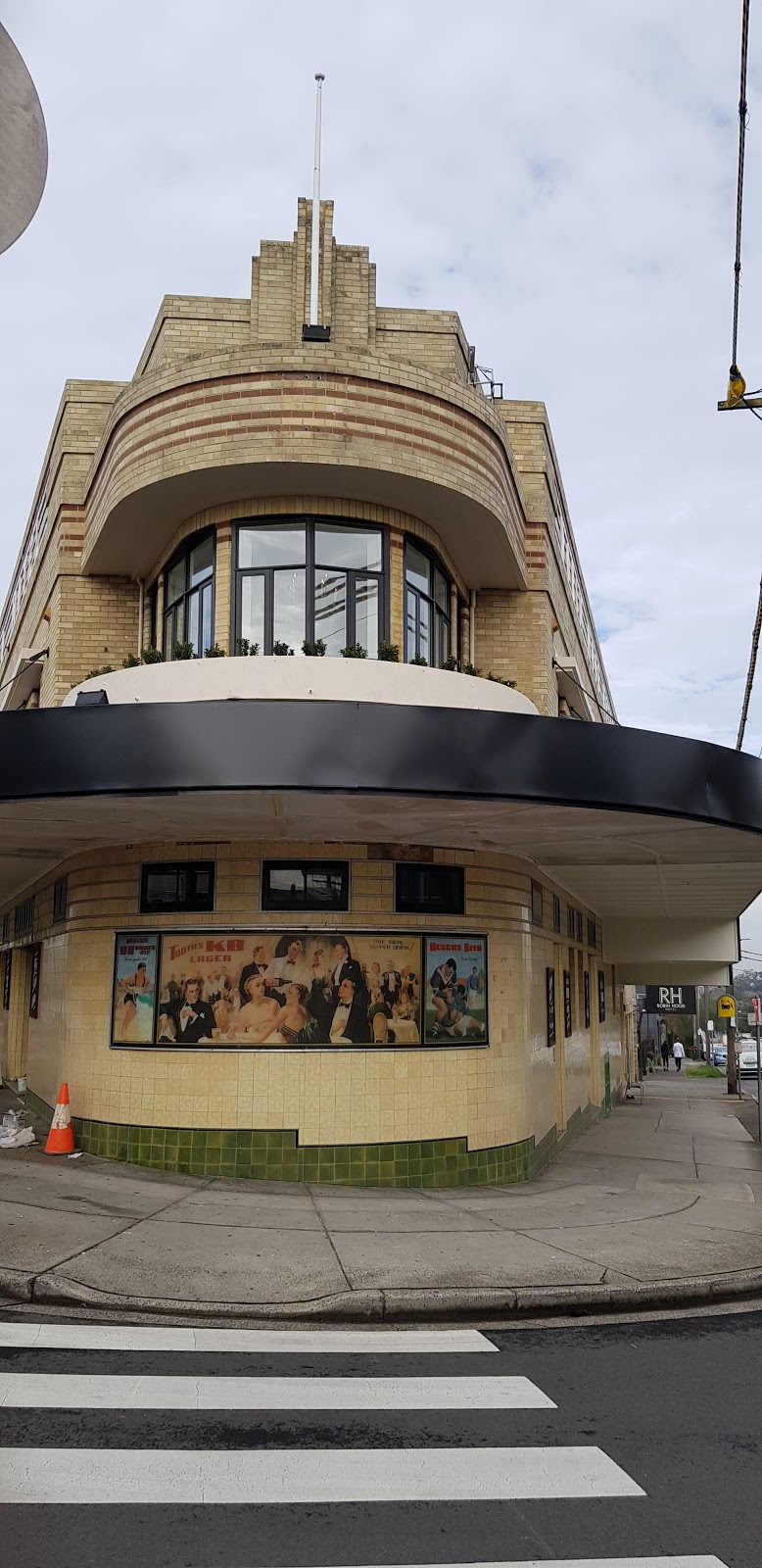 Robin Hood Hotel in Waverley - photo 1