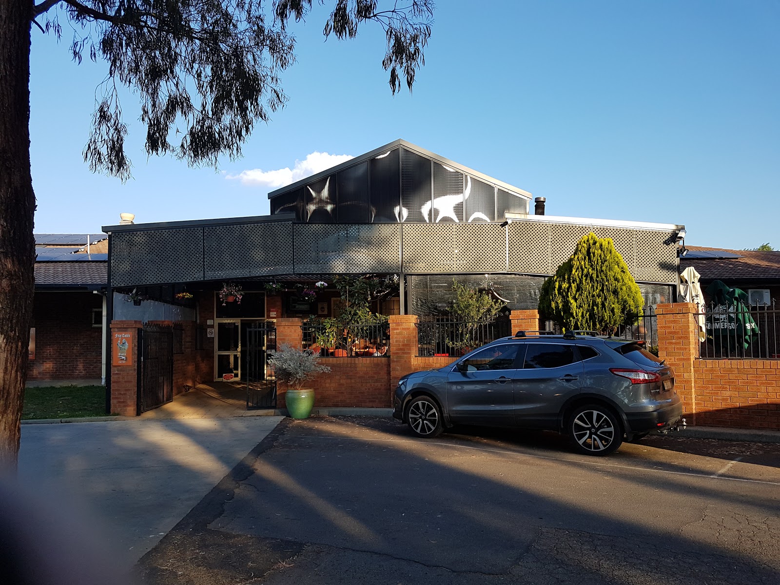 Robin Hood of Orange Hotel in Orange - photo 1