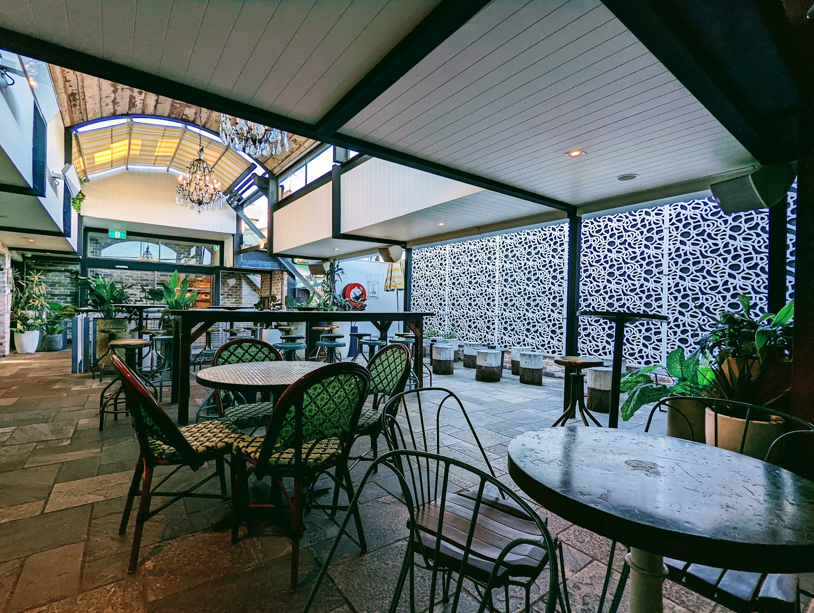Rose of Australia Hotel in Erskineville - photo 2