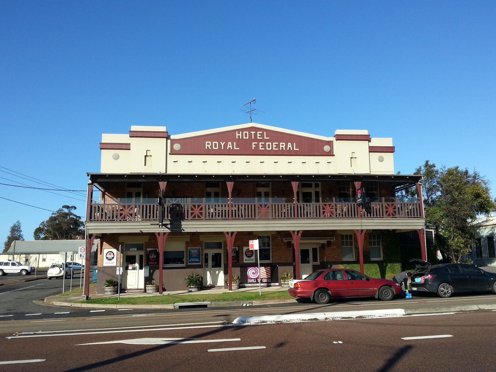 Royal Federal Hotel in Branxton - photo 1
