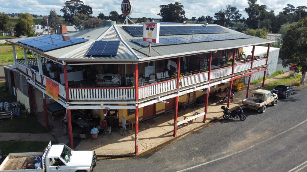 Rusty Horse Hotel in Bribbaree - photo 1