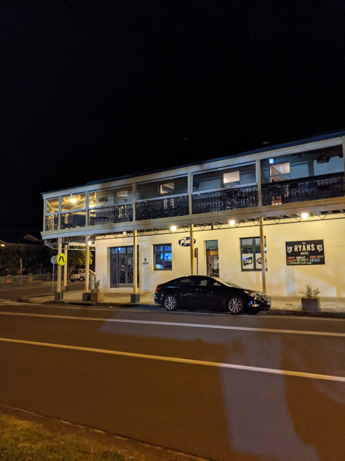 Ryan's Hotel in Thirroul - photo 1