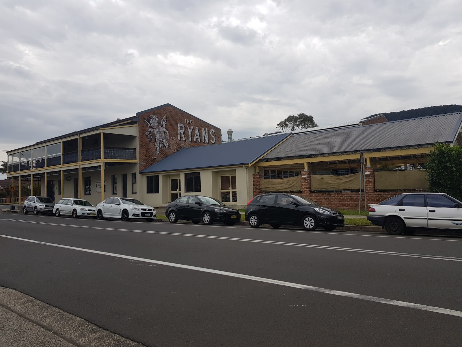 Ryan's Hotel in Thirroul - photo 2