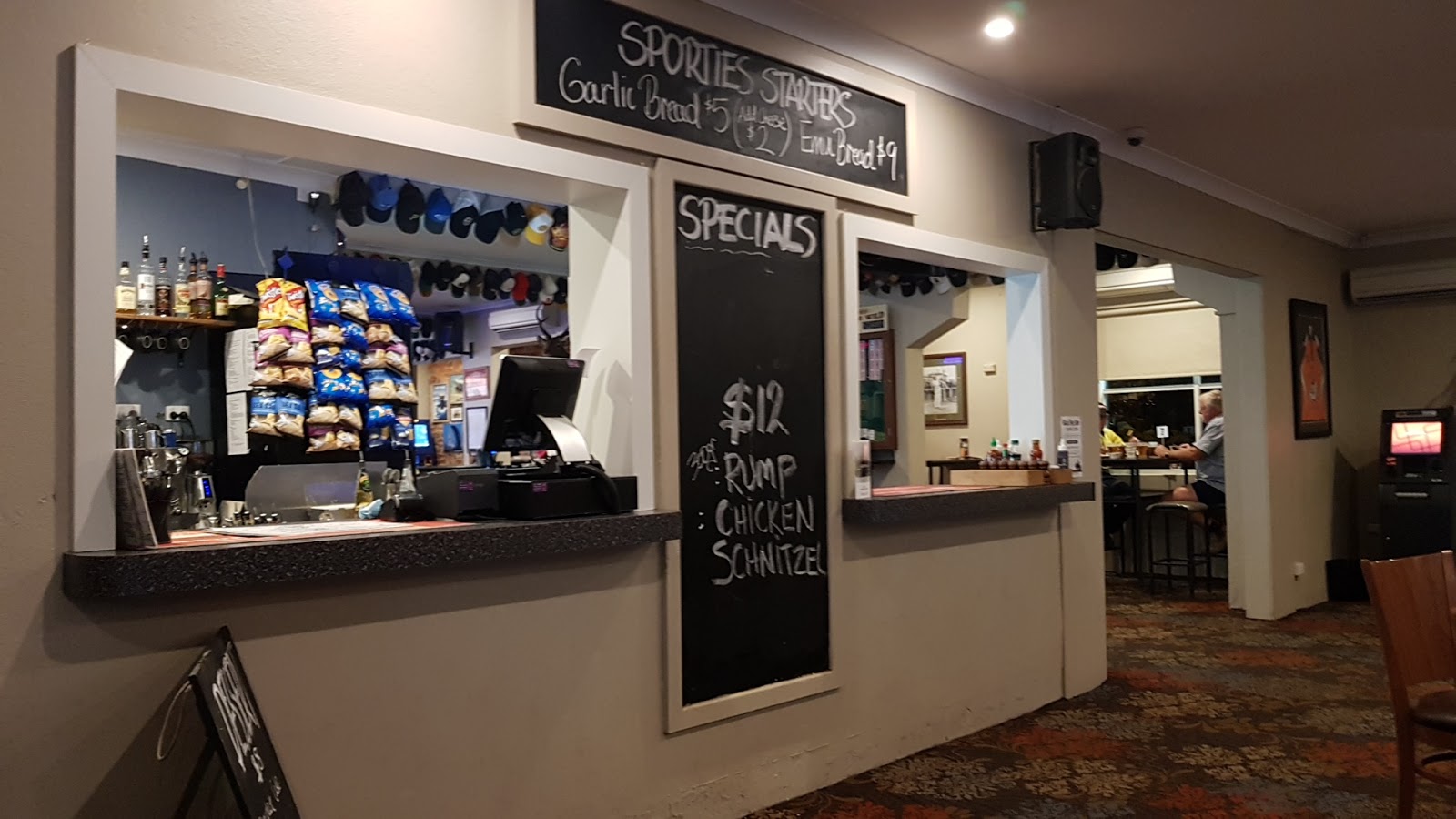 SPORTSMENS CLUB HOTEL in Wagga Wagga - photo 4