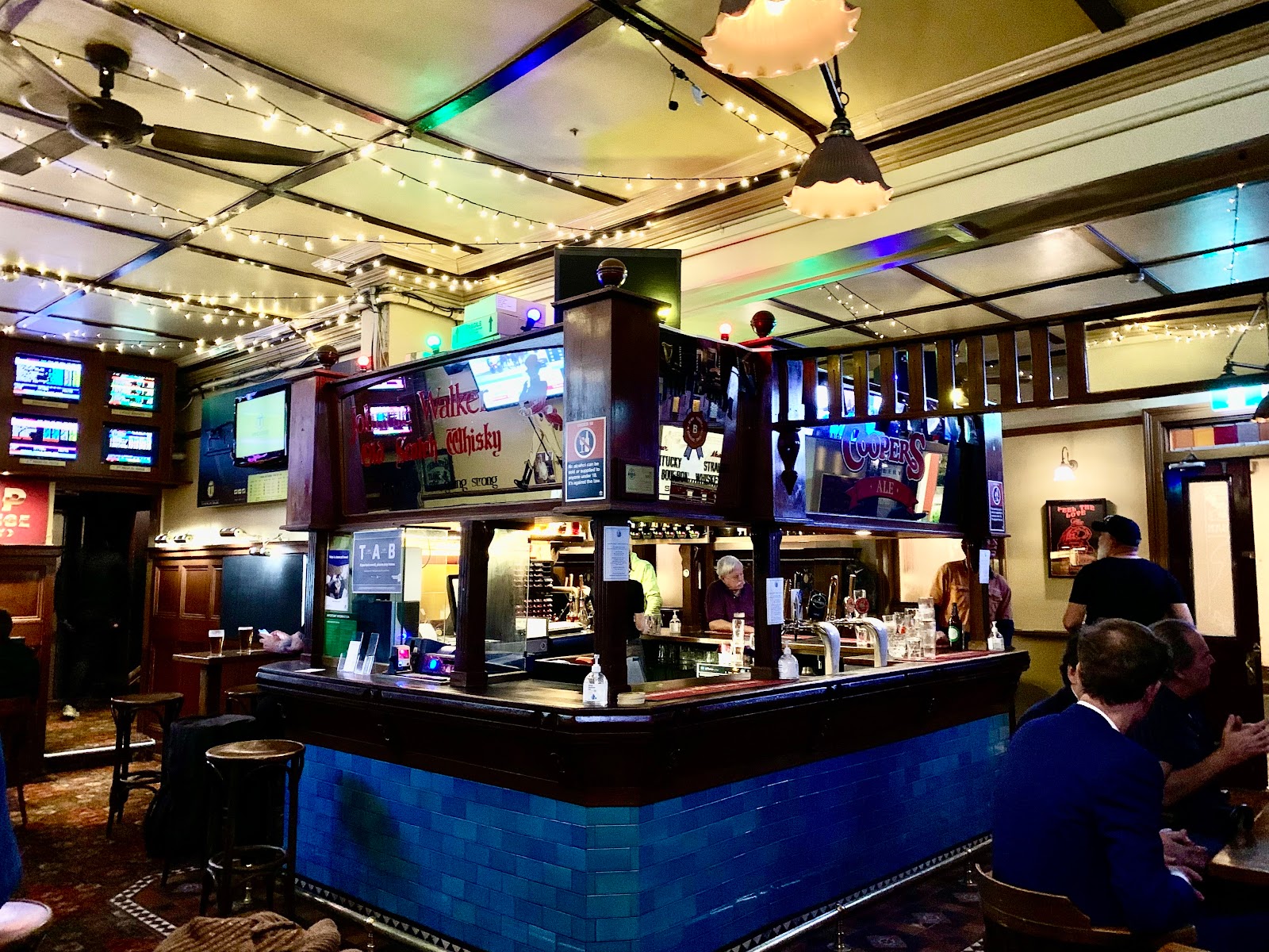 Shakespeare Hotel in Surry Hills - photo 3