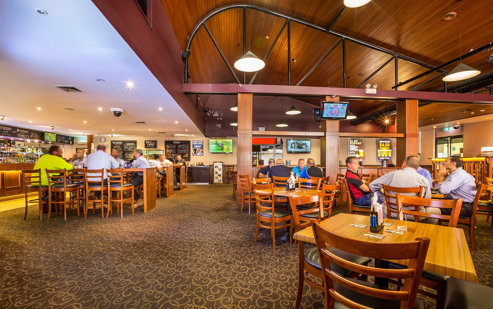 Smithfield Tavern in Smithfield - photo 1