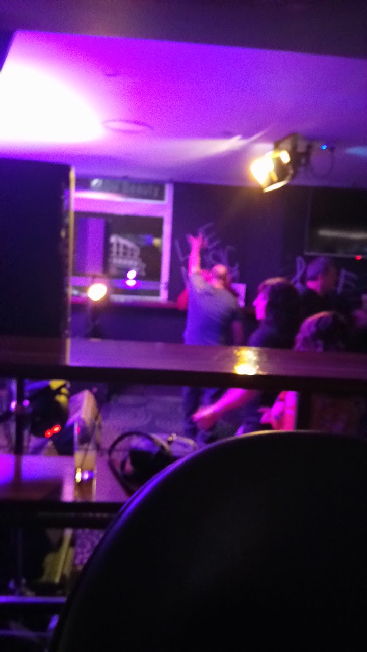 Snake Gully Hotel in Lambton - photo 4