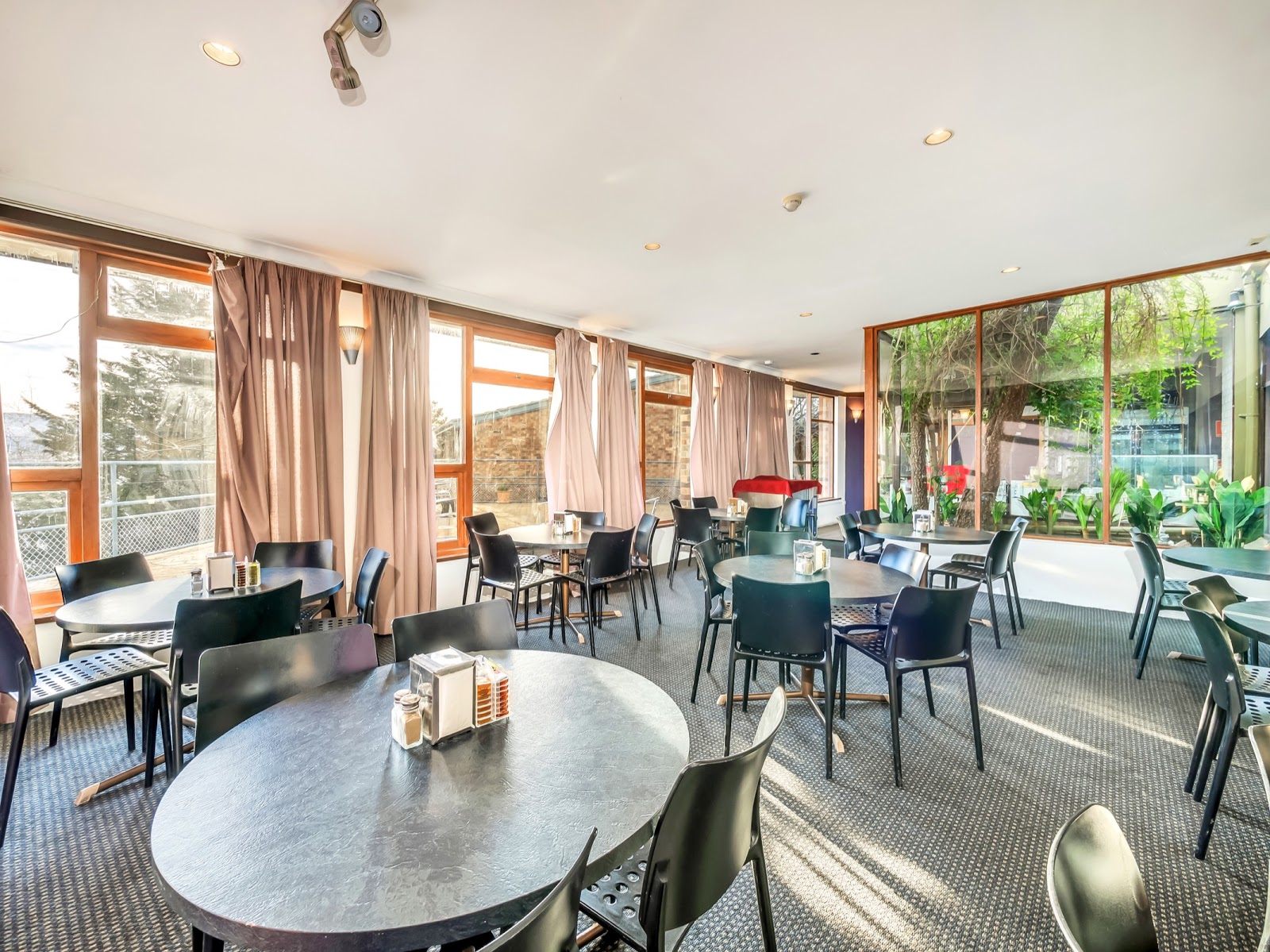 Snowy Valley Motel in East Jindabyne - photo 4