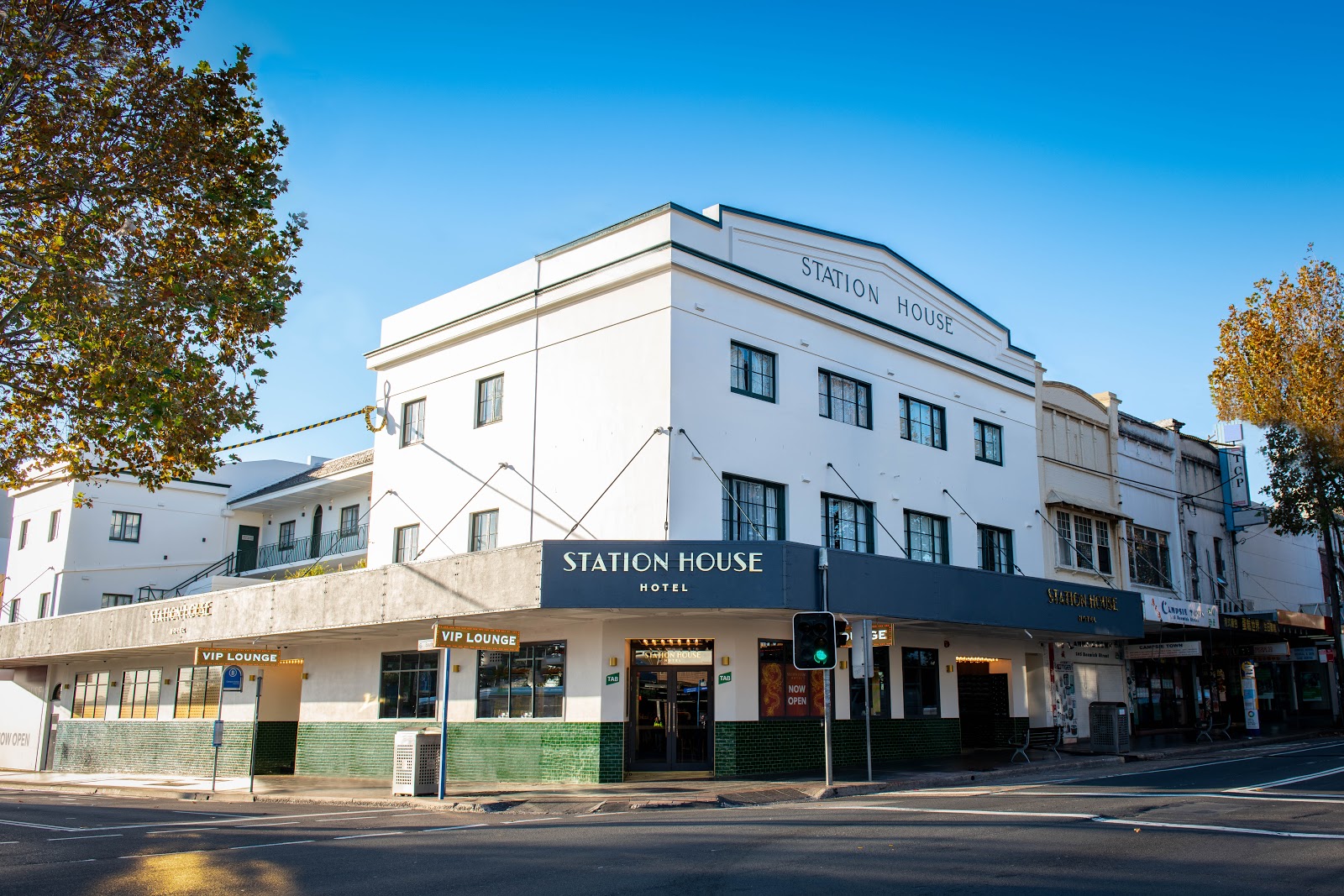Station House Hotel in Campsie - photo 1