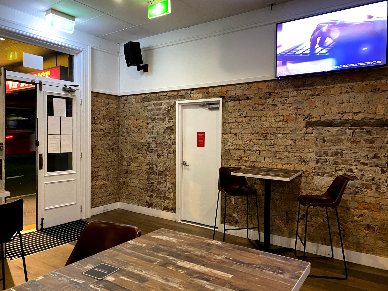 Surrey Club Hotel in Redfern - photo 5