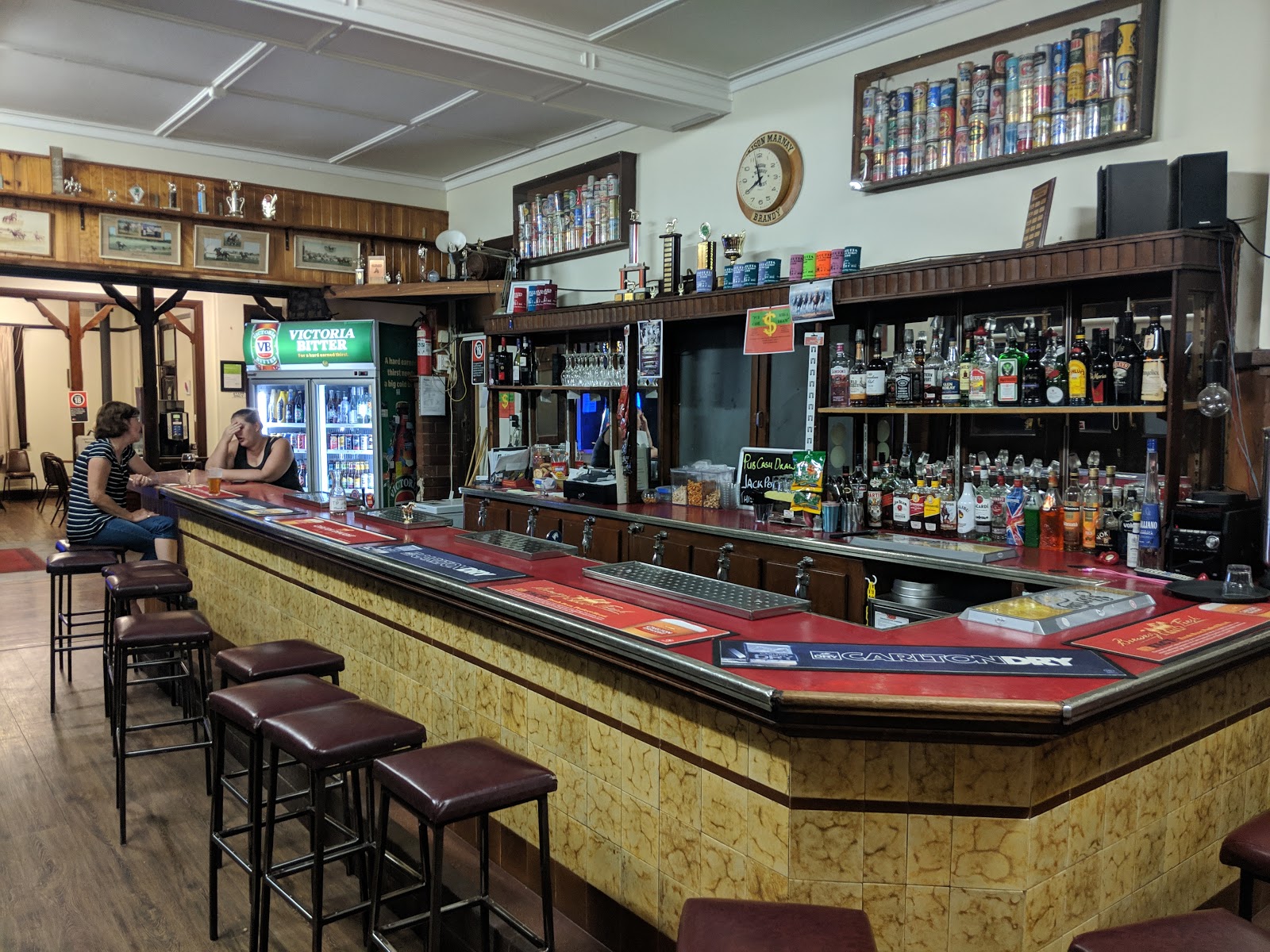 Tarcutta Horse & Jockey Hotel in Tarcutta - photo 3