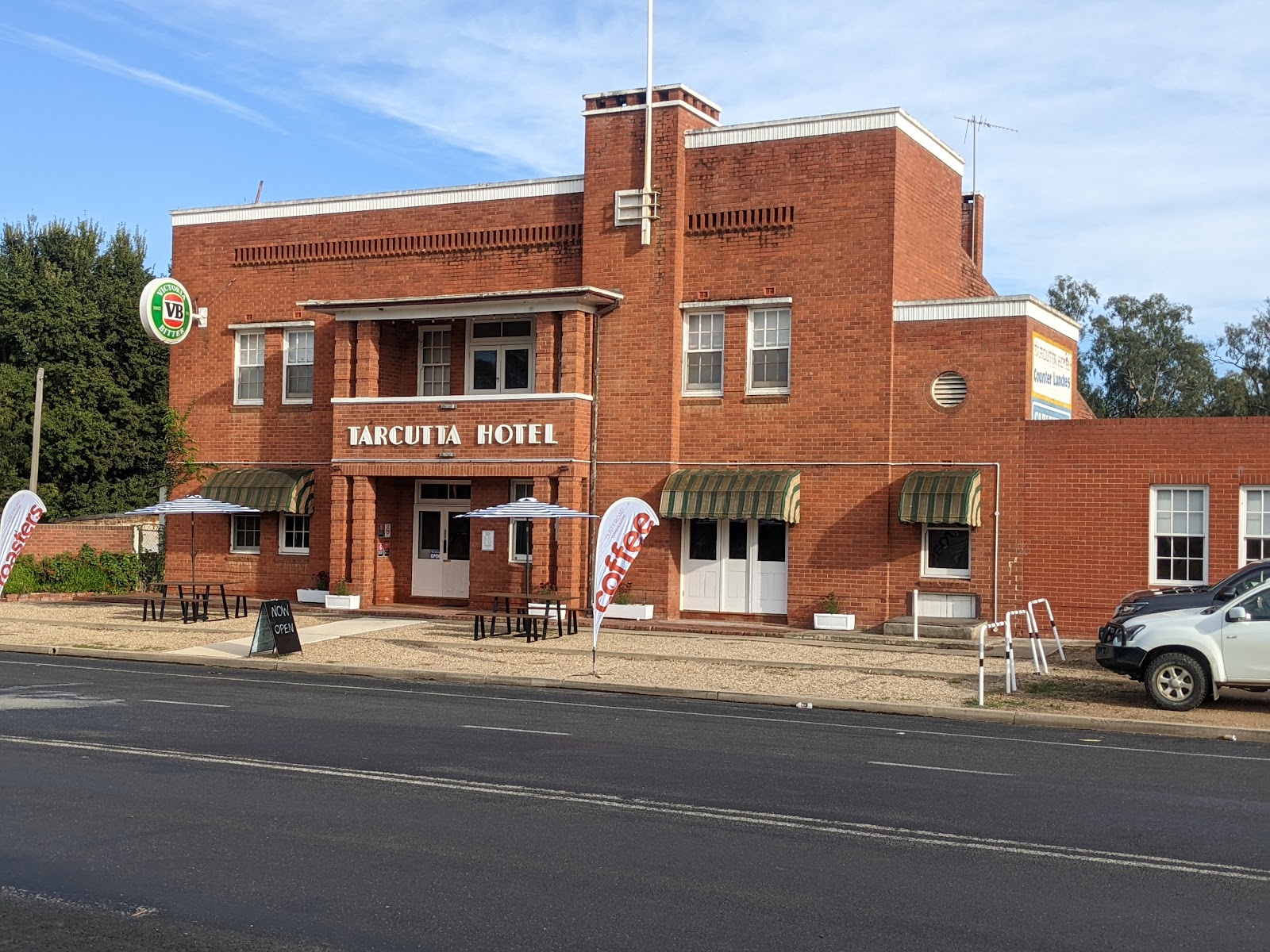 Tarcutta Horse & Jockey Hotel in Tarcutta - photo 1