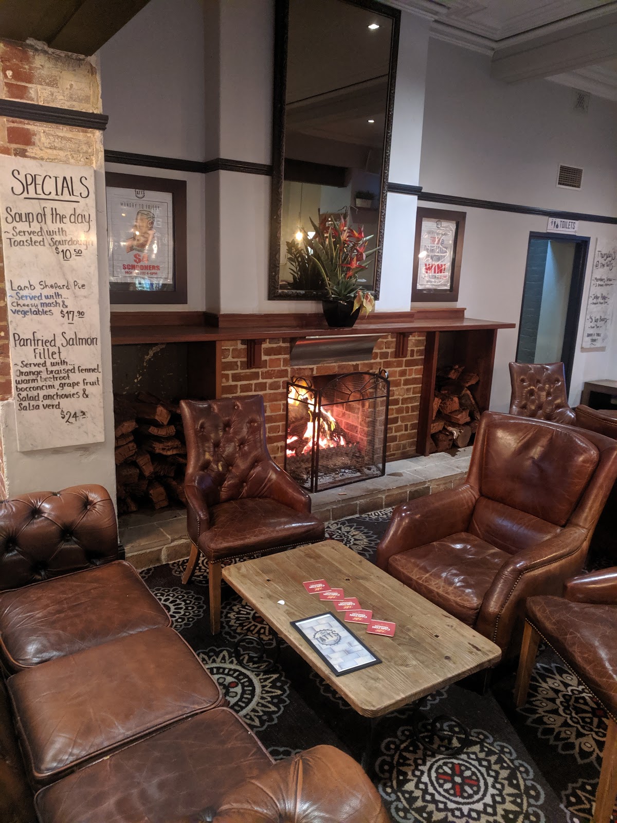 Tattersalls Hotel Goulburn in Goulburn - photo 4