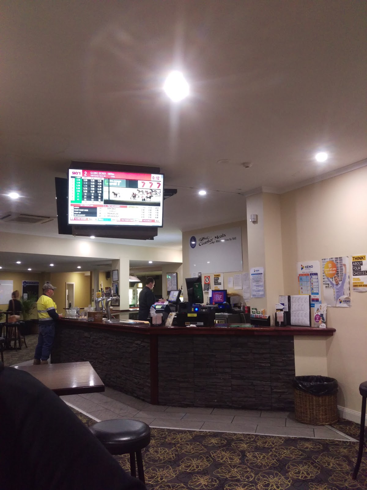 The Australian Hotel Nowra in Nowra - photo 1