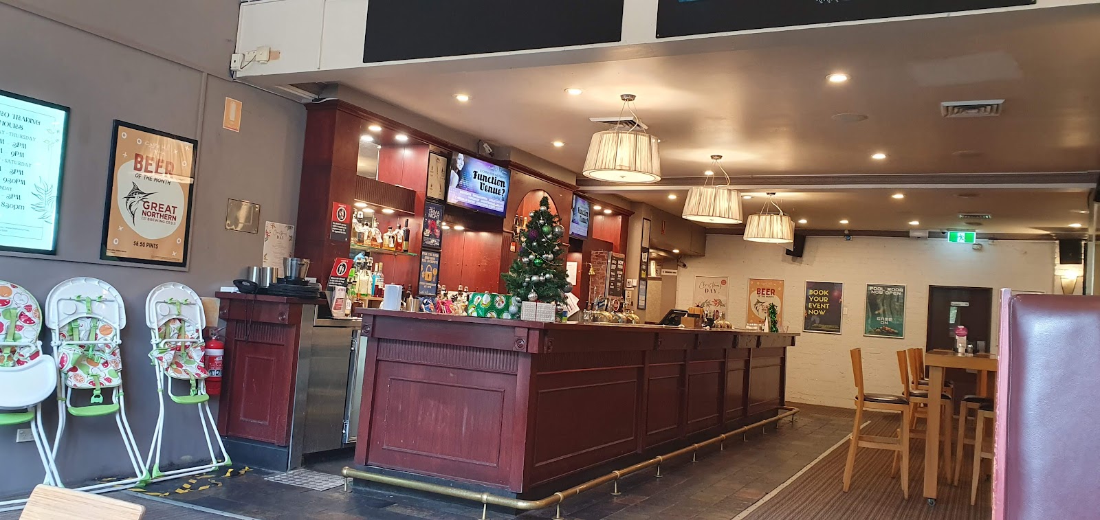 The Castle Hill Tavern in Castle Hill - photo 3