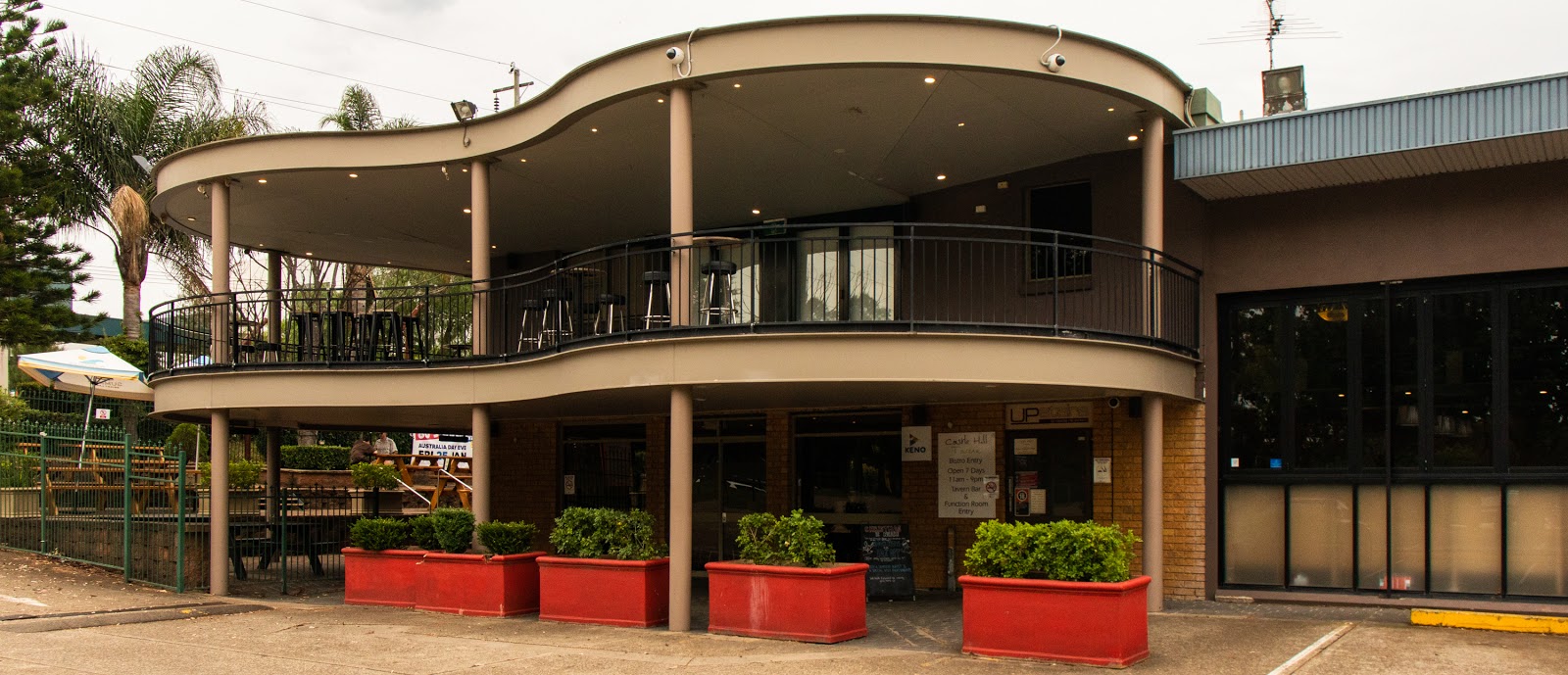 The Castle Hill Tavern in Castle Hill - photo 1