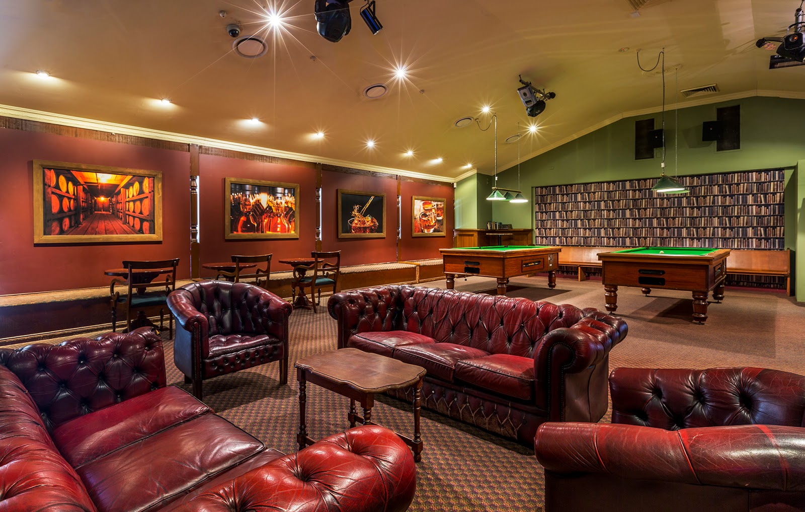 The Castle Hill Tavern in Castle Hill - photo 4