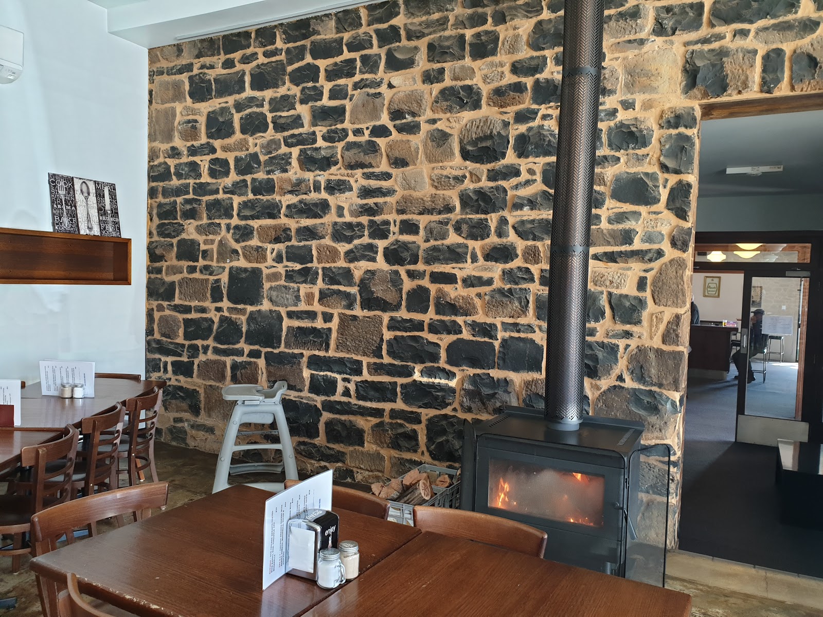 The Commercial Hotel Crookwell in Crookwell - photo 2