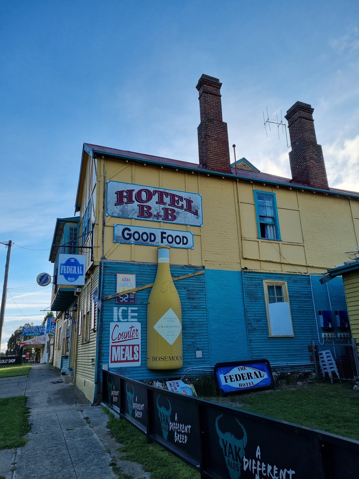 The Federal Hotel in Nimmitabel - photo 2
