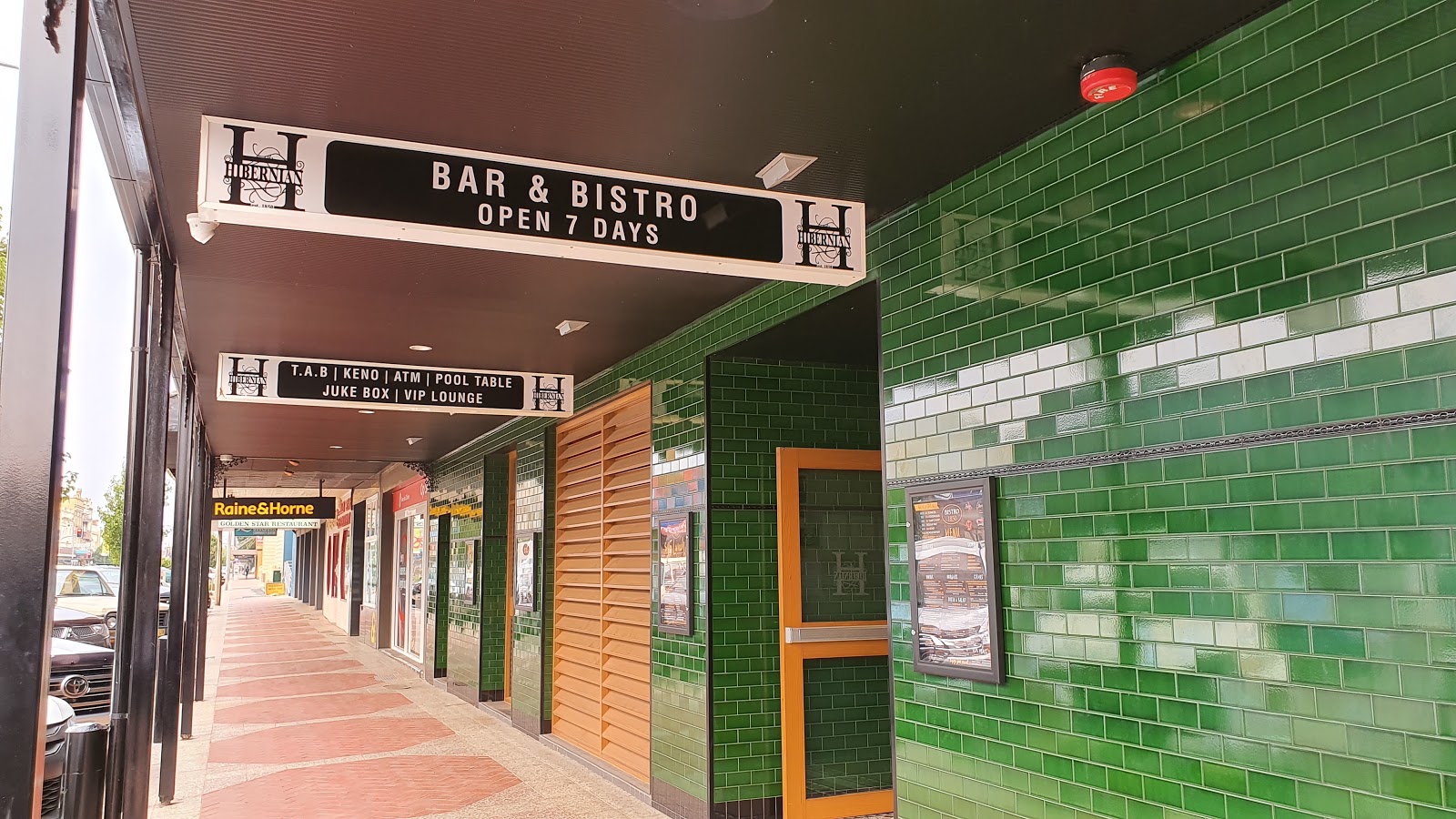 The Hibernian Hotel in Goulburn - photo 2