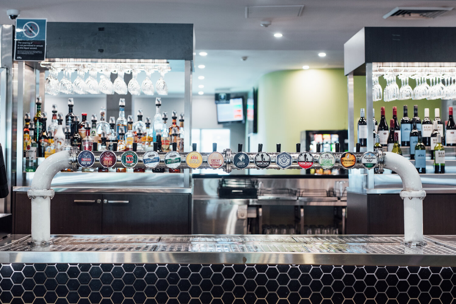 The Lake Macquarie Tavern in Mount Hutton - photo 1