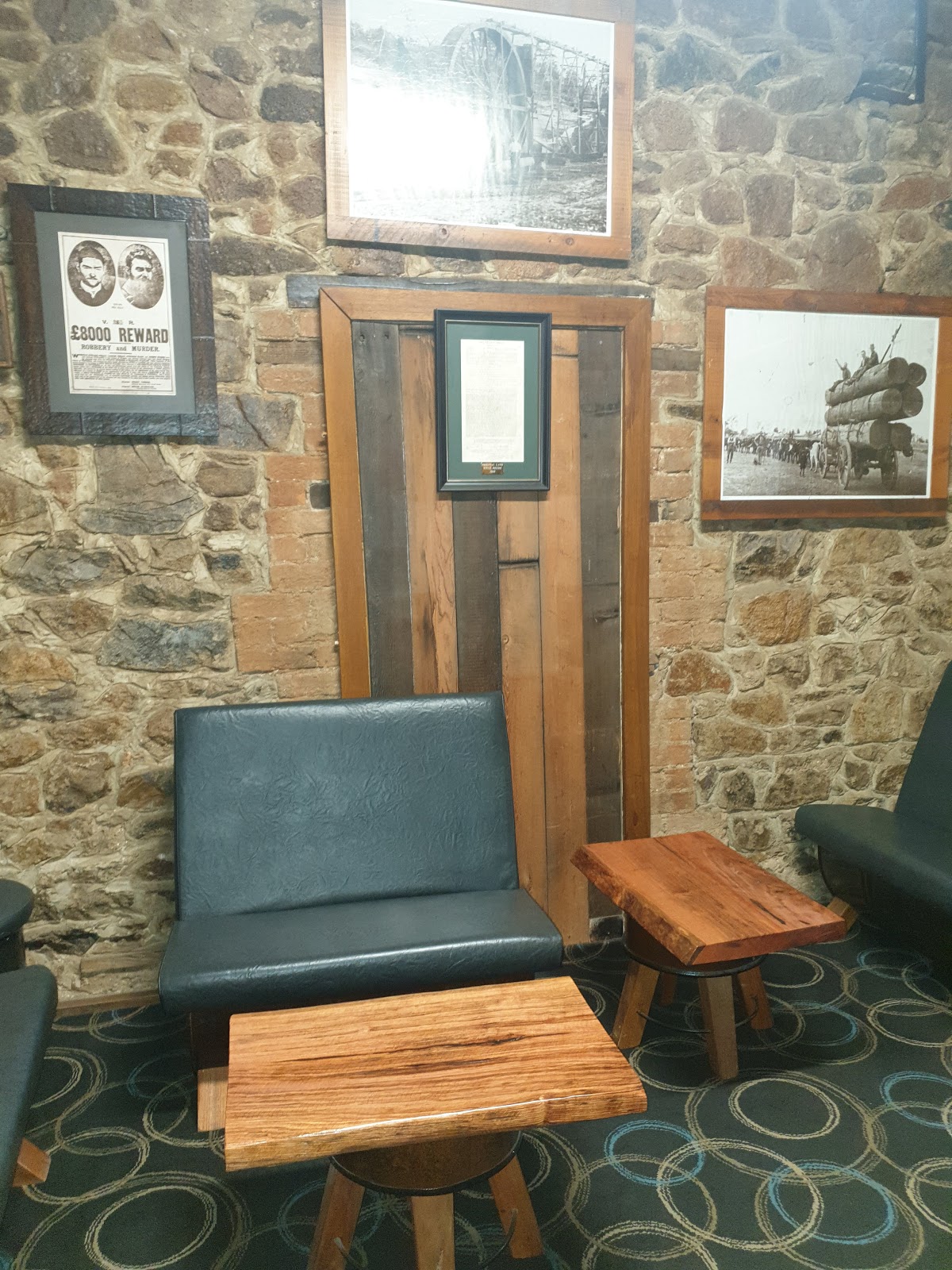 The Loaded Dog Hotel in Tarago - photo 6