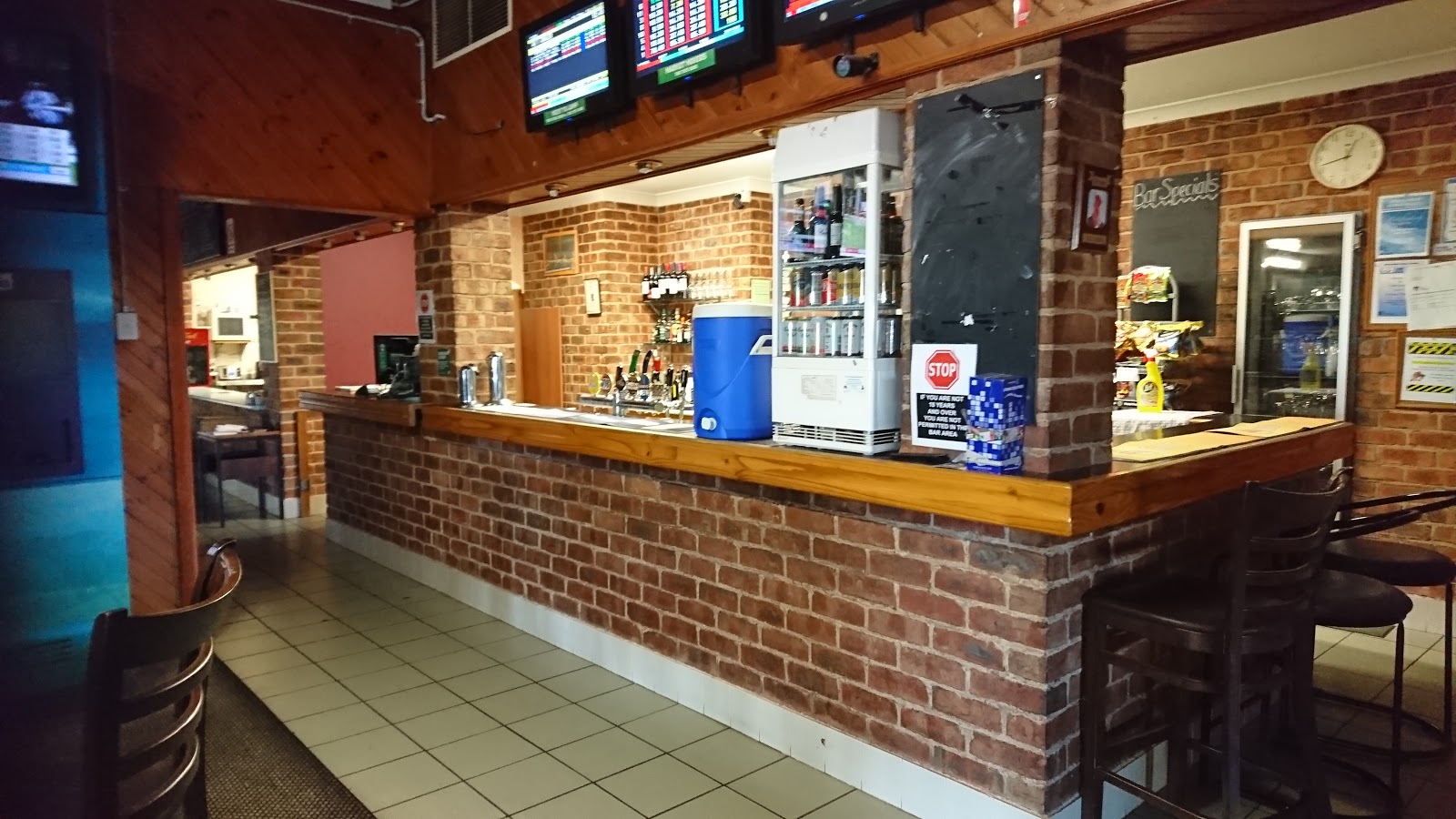The Ploughman's Rest Hotel in Wongarbon - photo 2