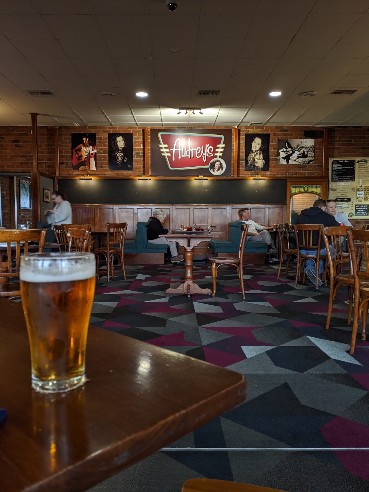 The Pub in Taminda - photo 2