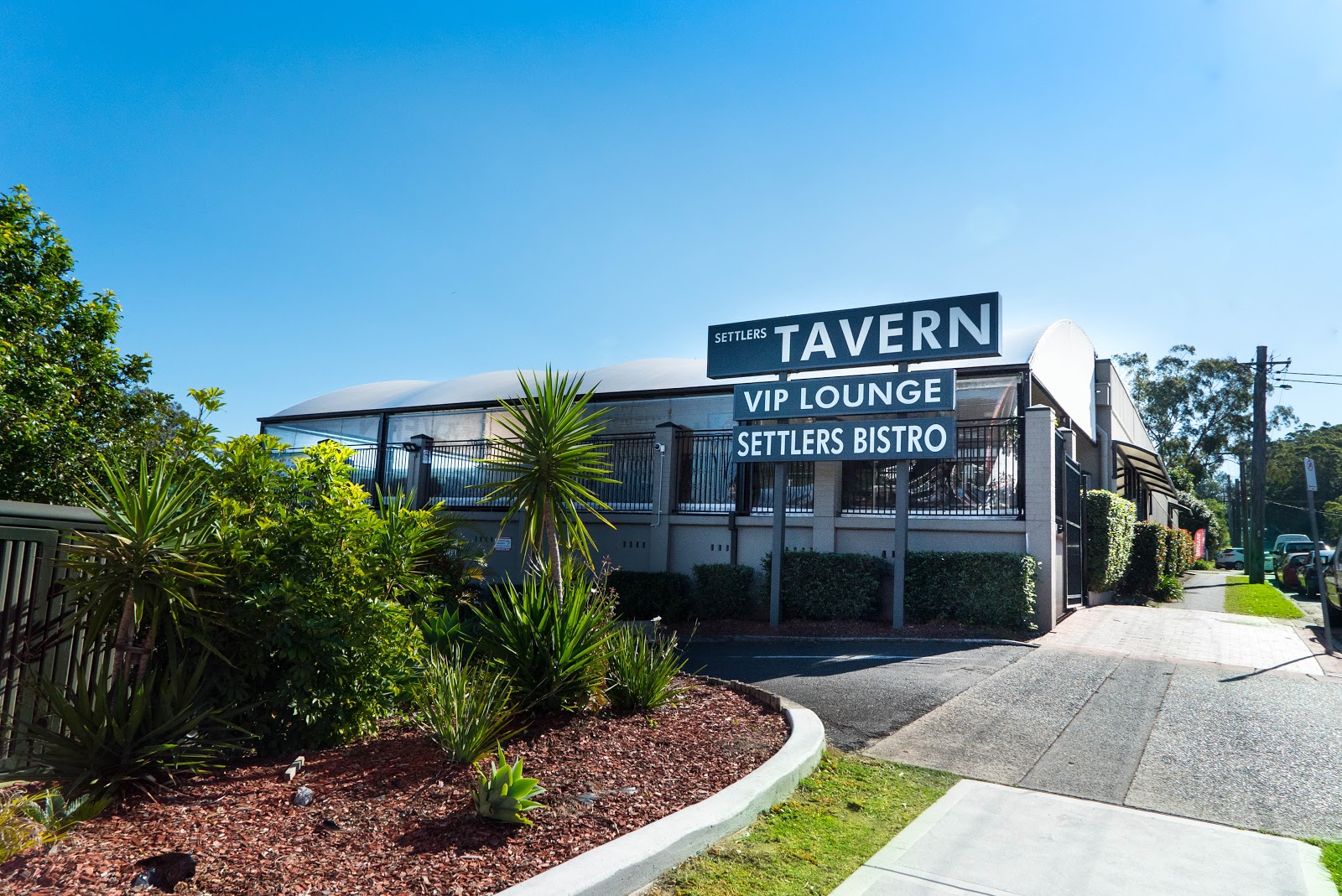 The Settlers in West Gosford - photo 1