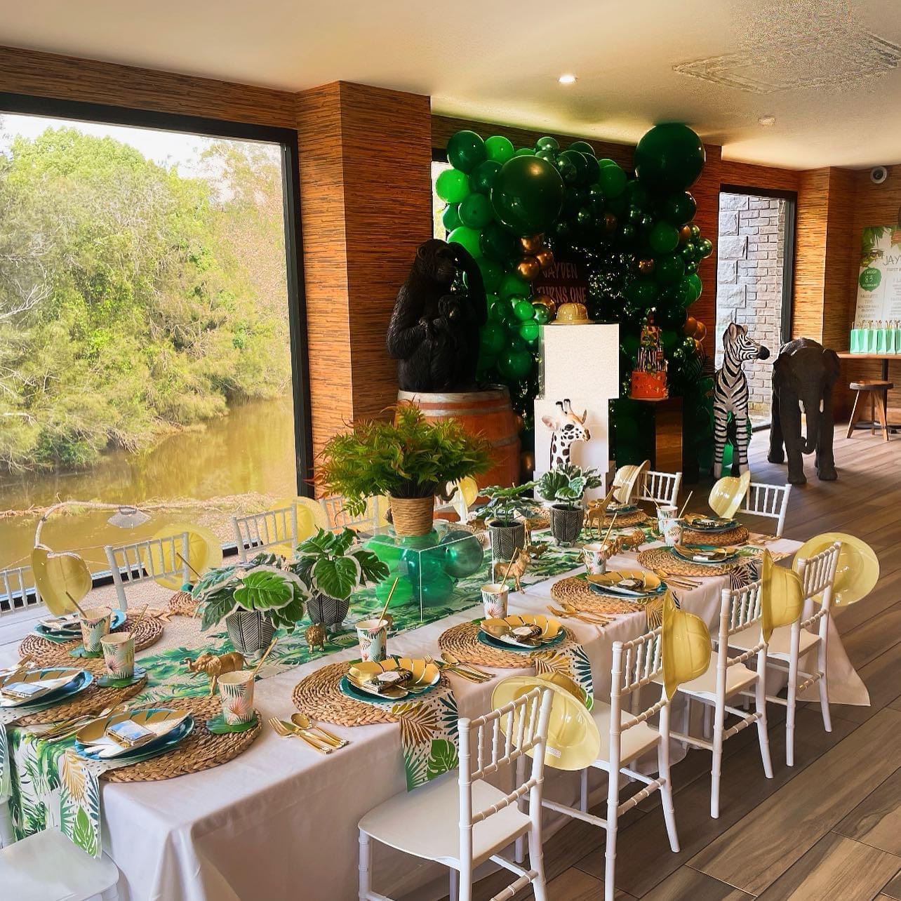 The Sunken Monkey Hotel in Erina - photo 4