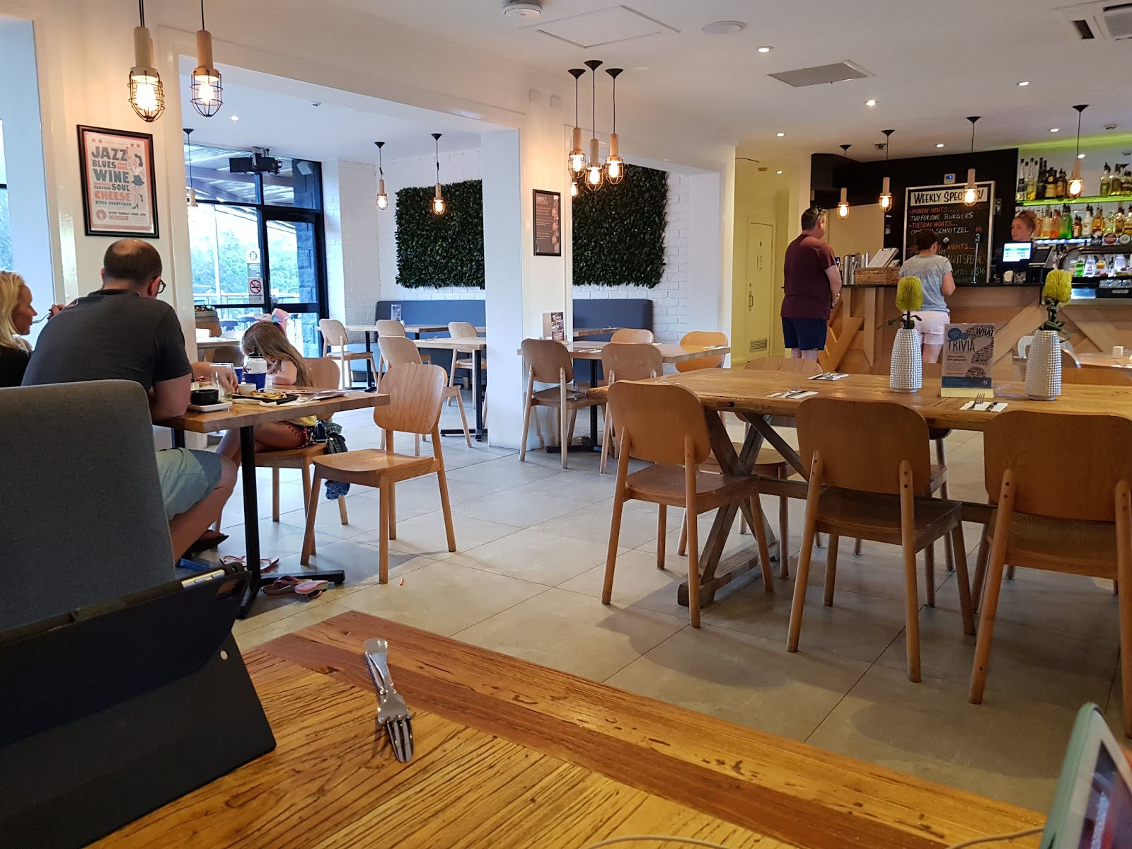 The Sunken Monkey Hotel in Erina - photo 3