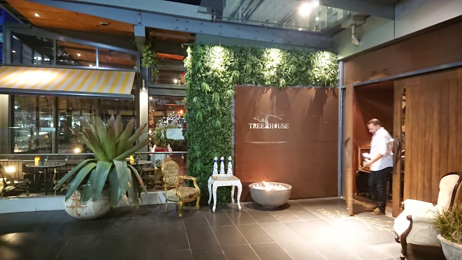 The Treehouse Hotel in North Sydney - photo 5