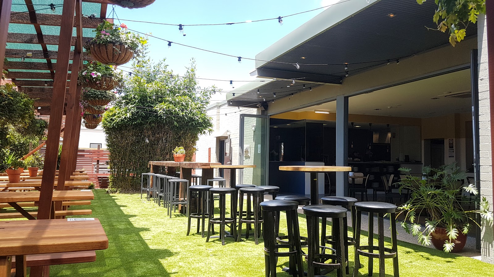 The Young Street Hotel in Carrington - photo 2