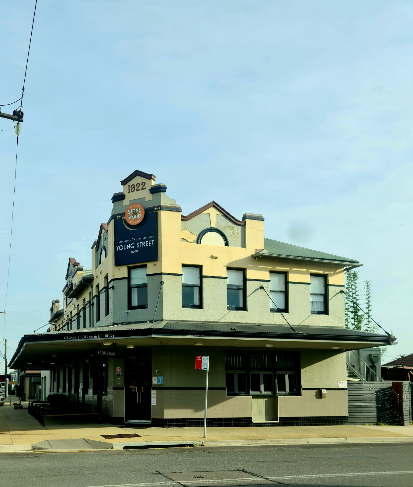 The Young Street Hotel in Carrington - photo 1