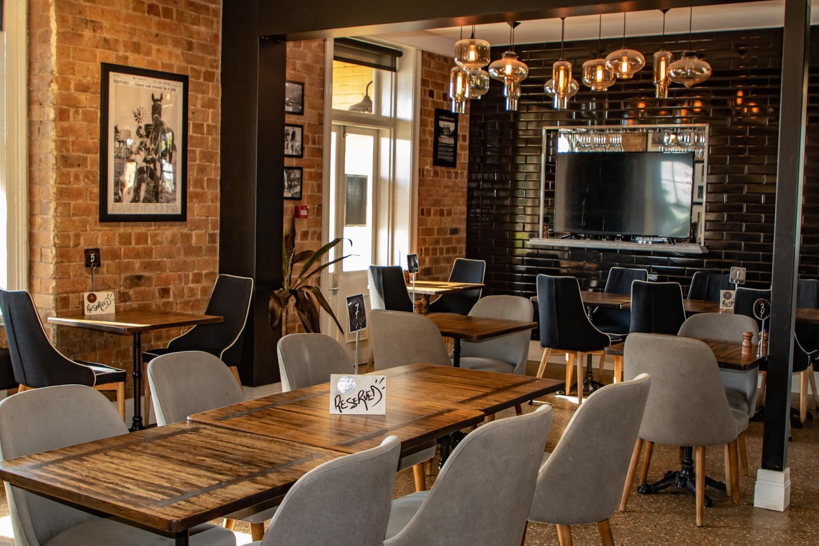 Thoroughbred Hotel in Scone - photo 2