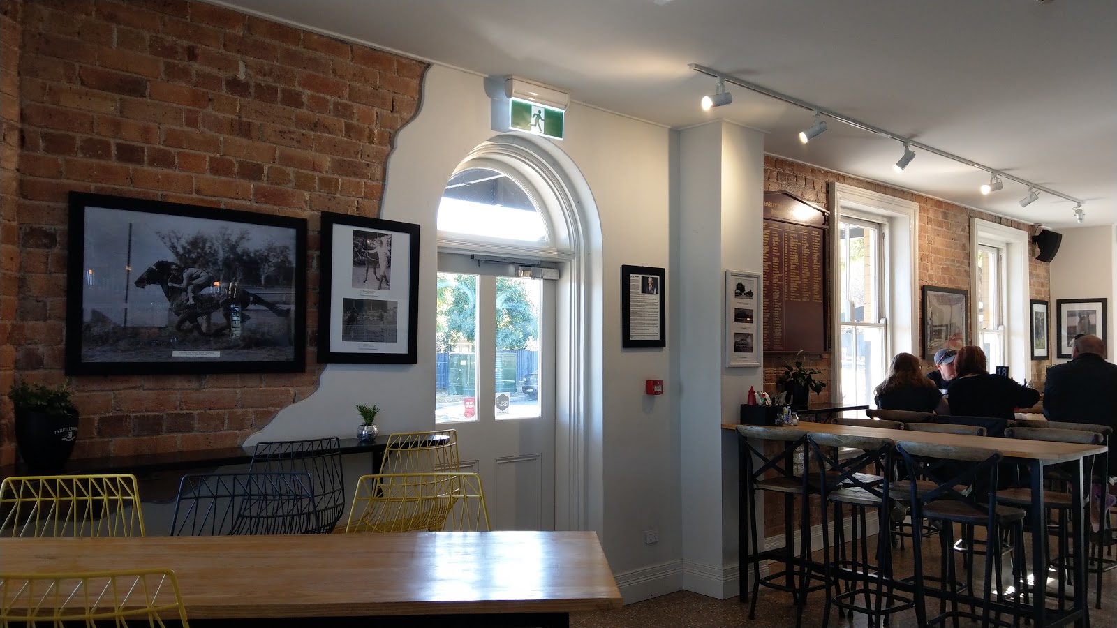 Thoroughbred Hotel in Scone - photo 3