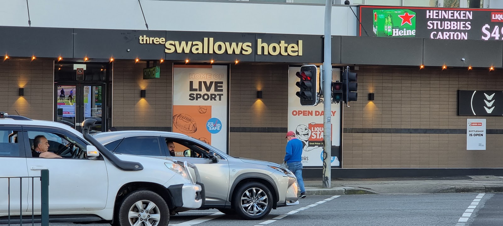 Three Swallows Hotel in Bankstown - photo 1