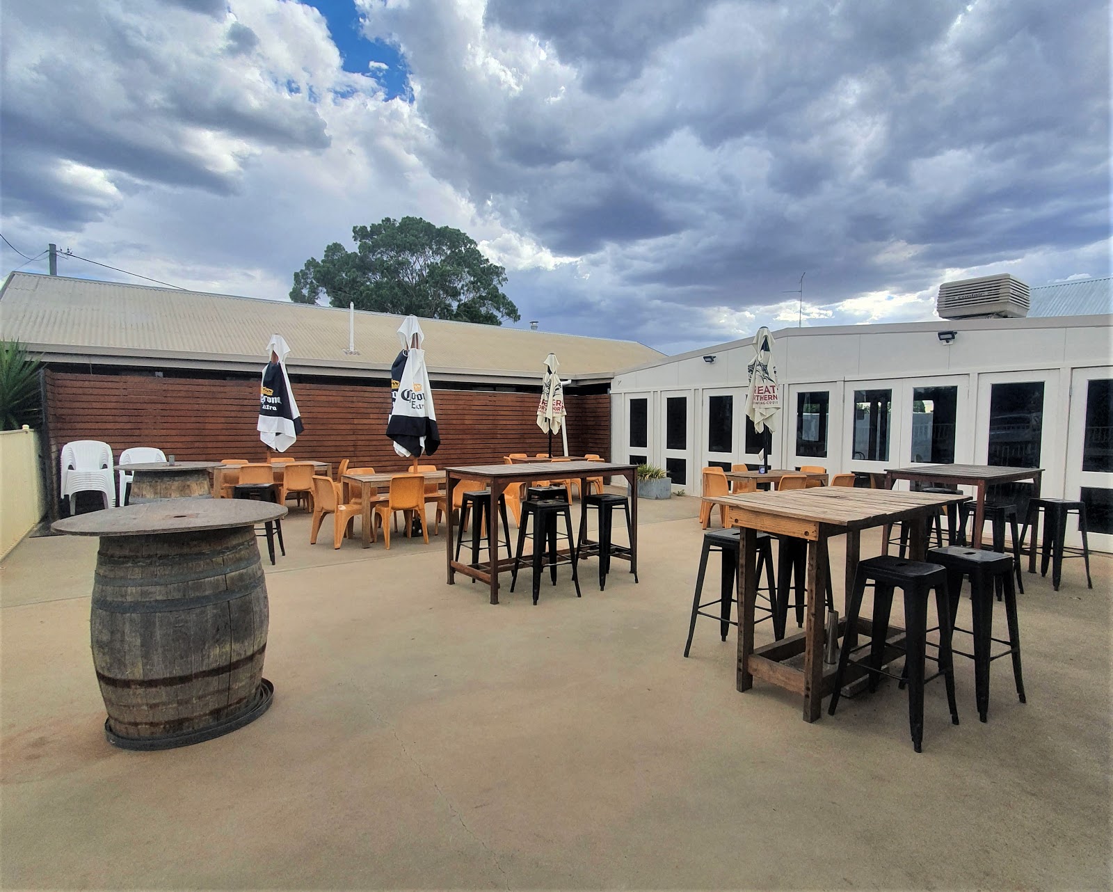 Top Town Tavern in Wyalong - photo 2