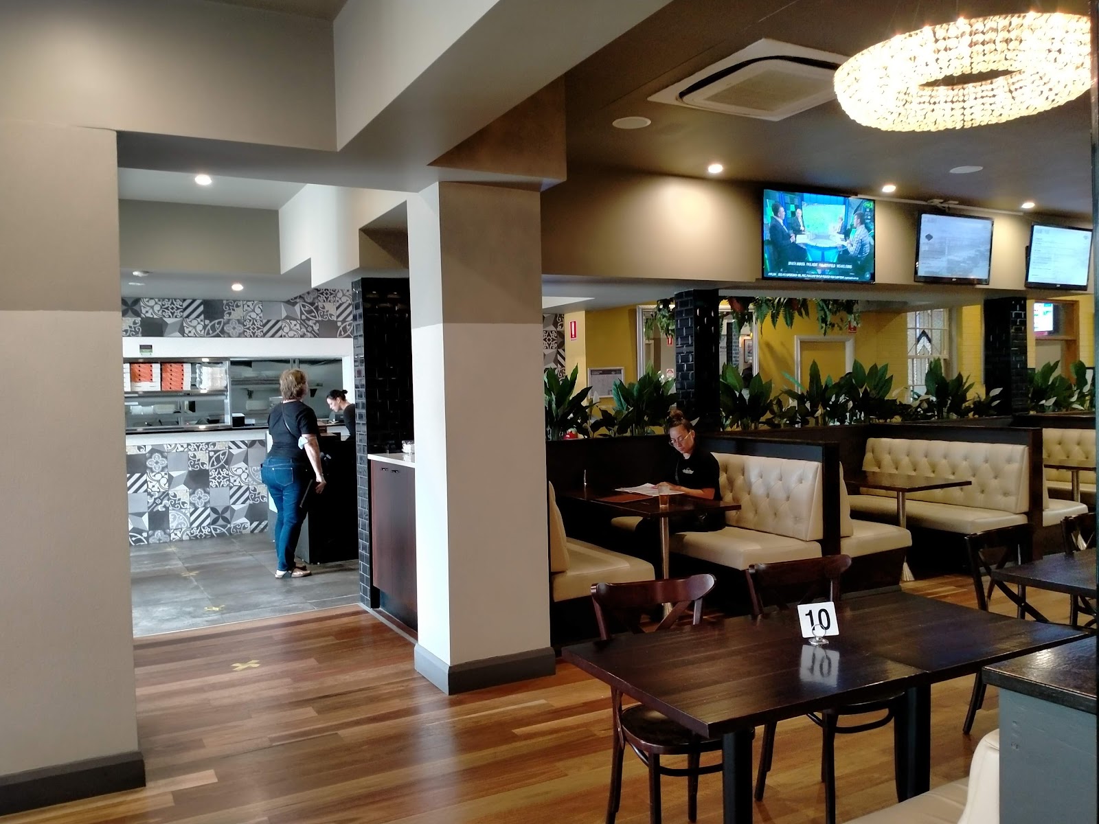 Tourist Hotel OBERON in Oberon - photo 9