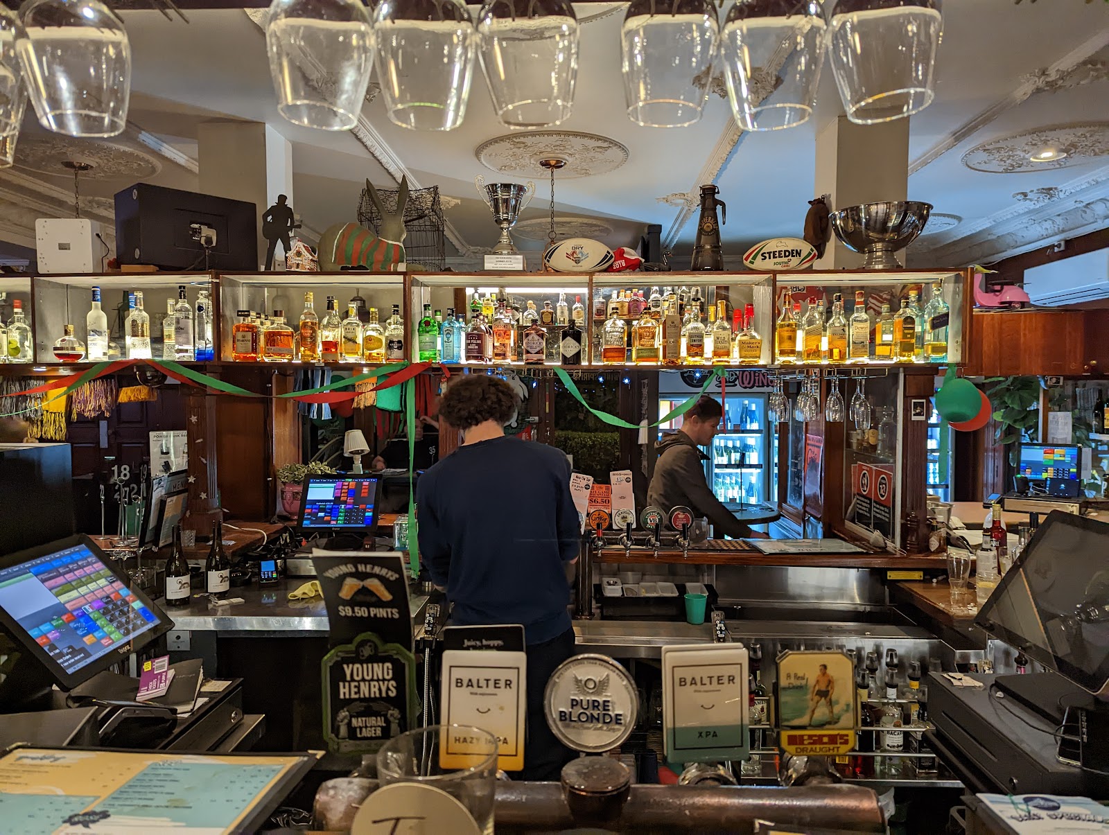 Tudor Hall Hotel in Redfern - photo 4