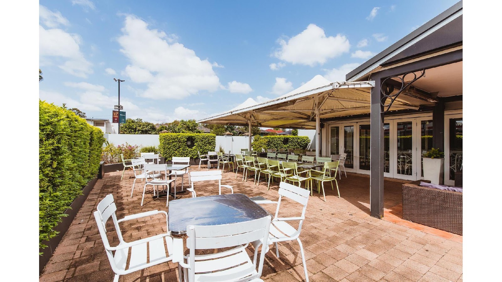 Twin Willows Hotel in Bass Hill - photo 1