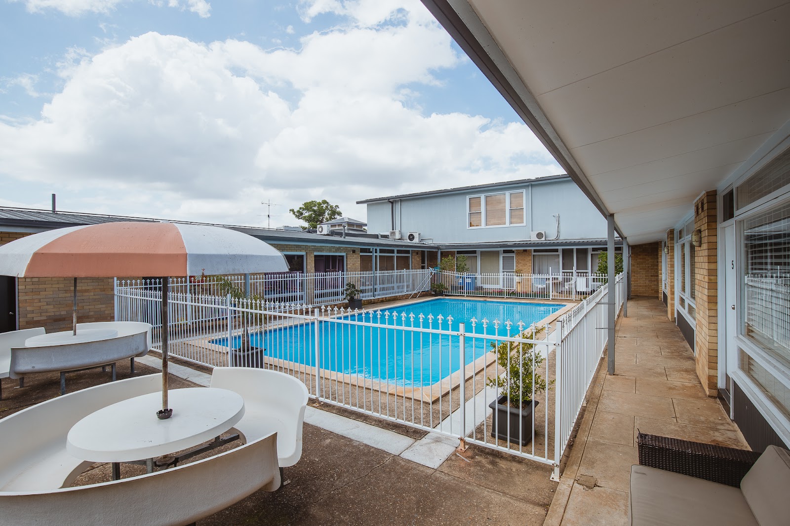 Twin Willows Hotel in Bass Hill - photo 4