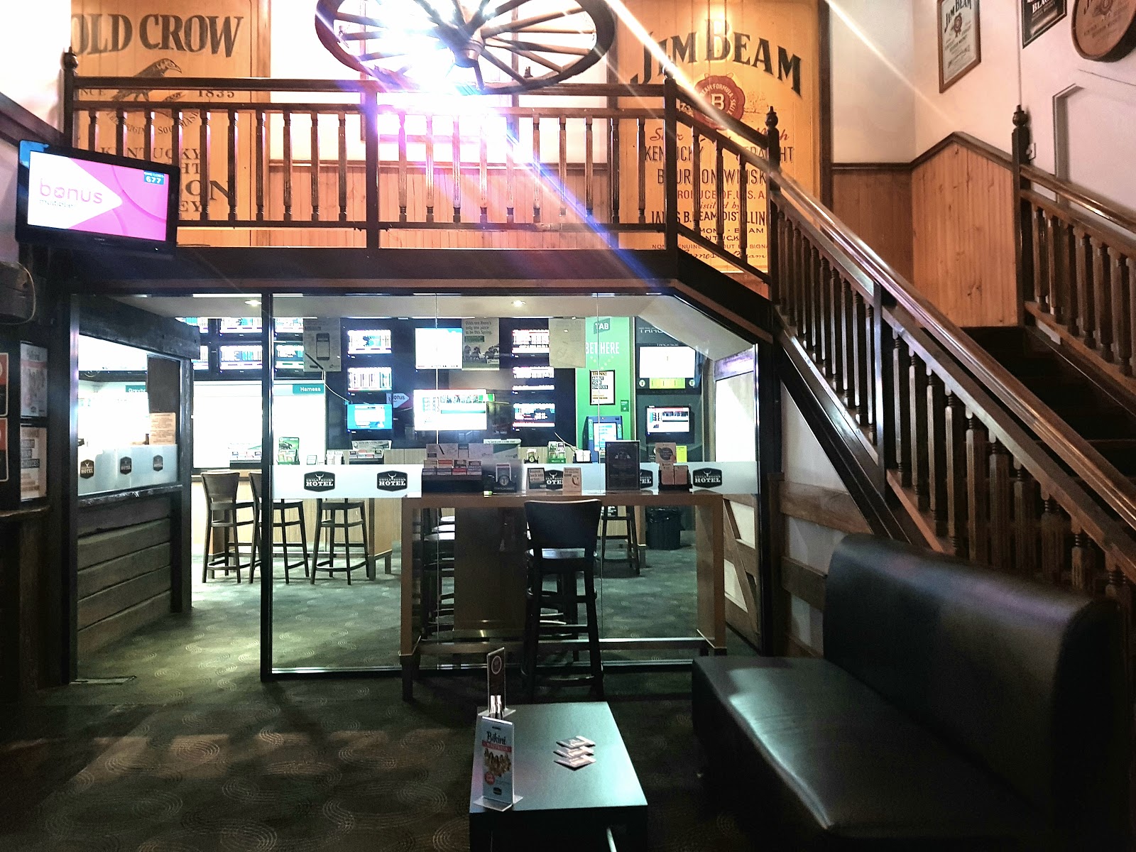 Uncle Buck's Hotel in Mount Druitt - photo 3