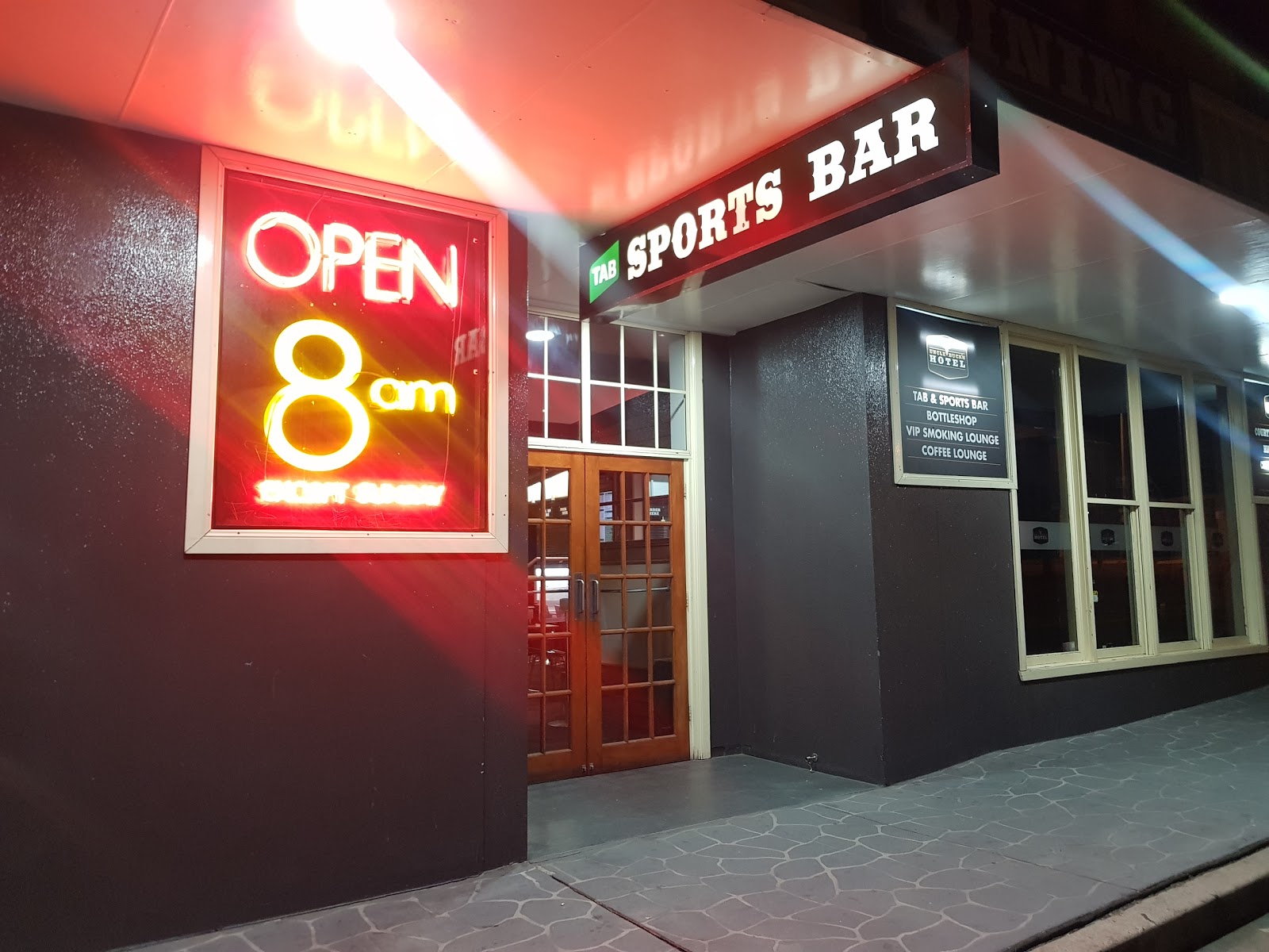Uncle Buck's Hotel in Mount Druitt - photo 1