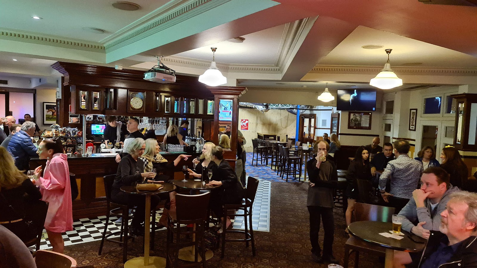 Unity Hall Hotel in Balmain - photo 2